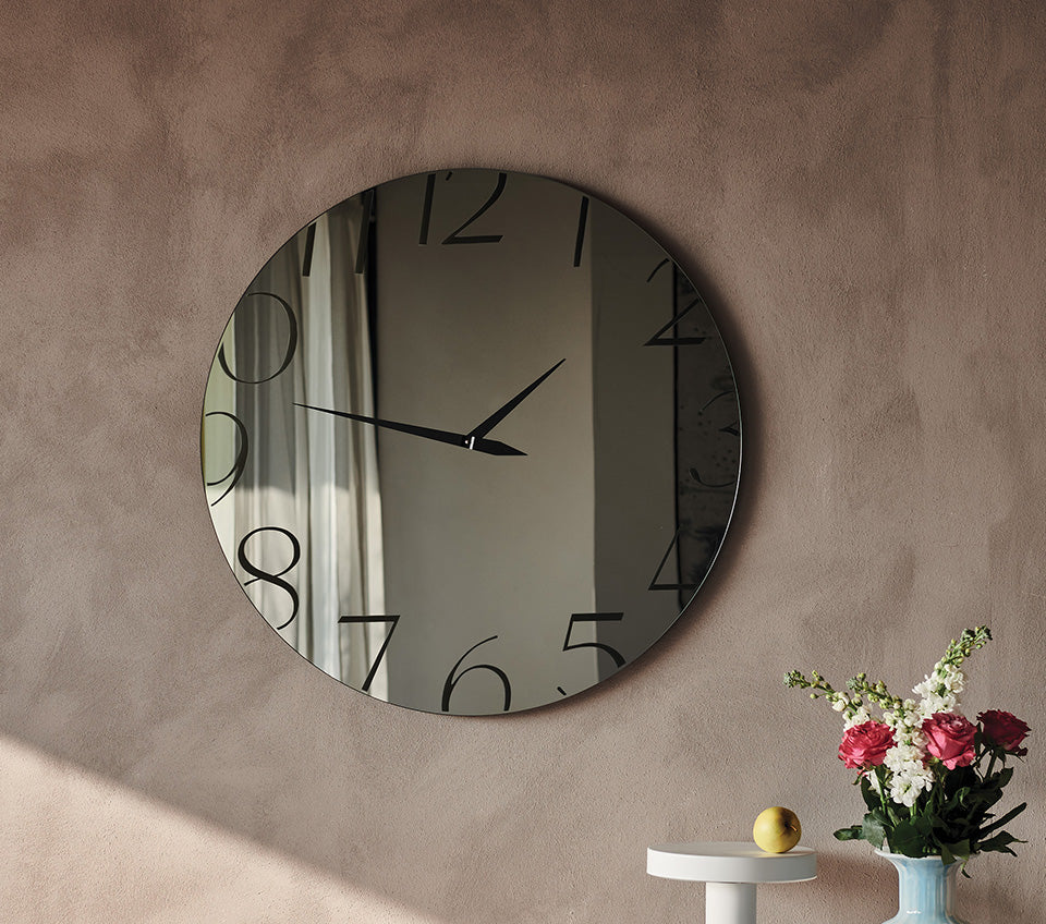 Mirror CATTELAN, Moment