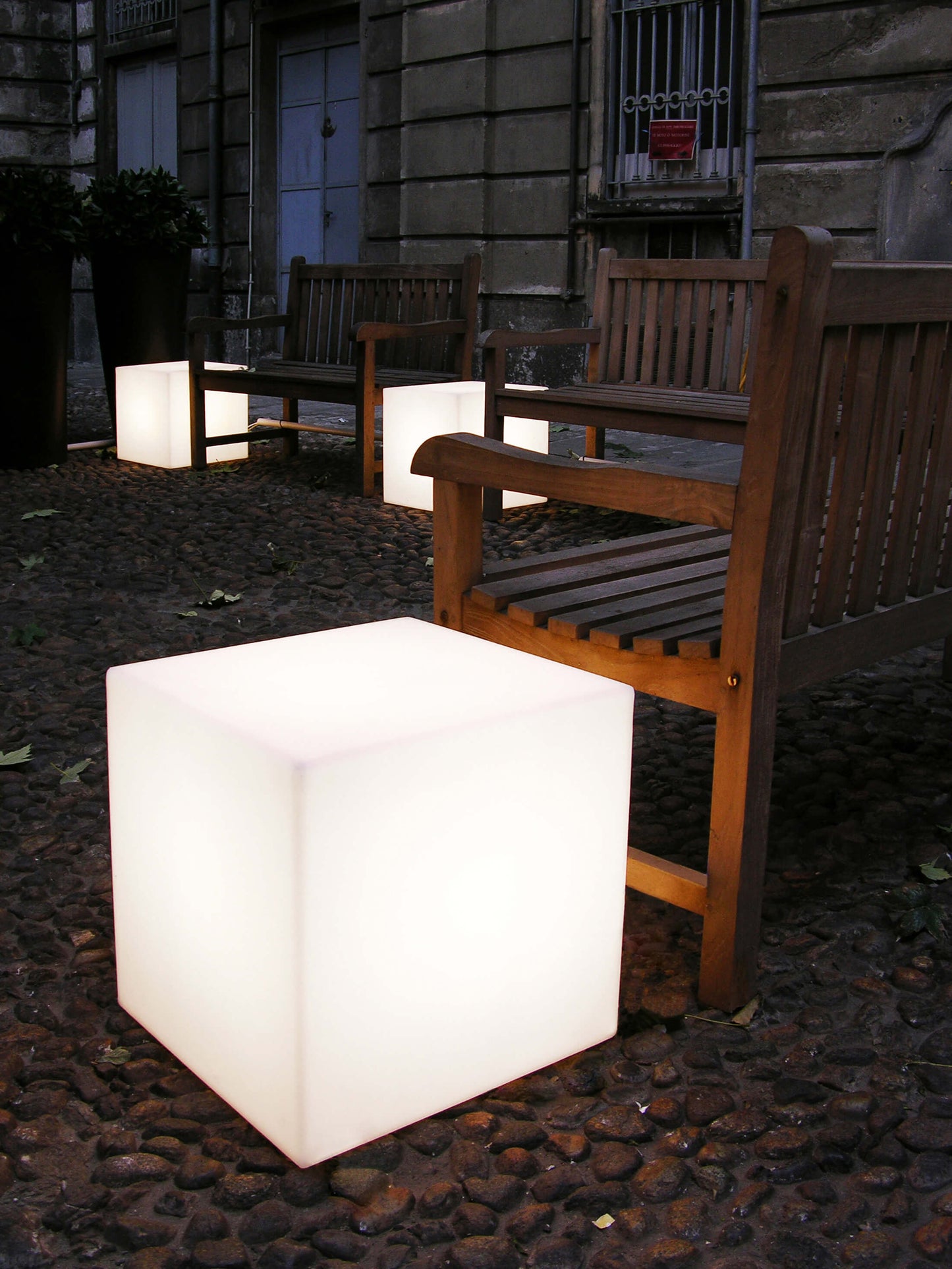 Outdoor floor lamp CONTARDI, Muse (small, white)